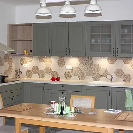 Lovely And Freshly Renovated In 10 Ξενοδοχείο 3*